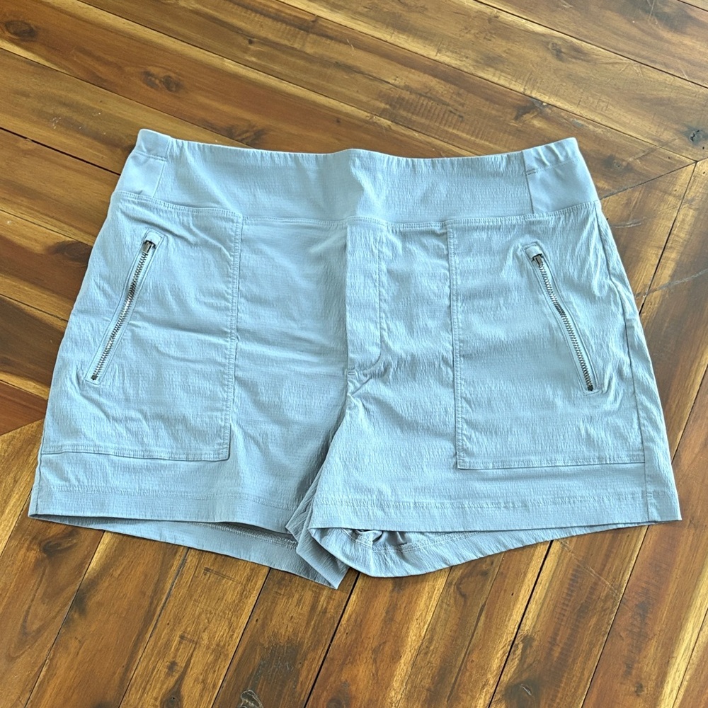 Athleta Gray Trekkie North Short